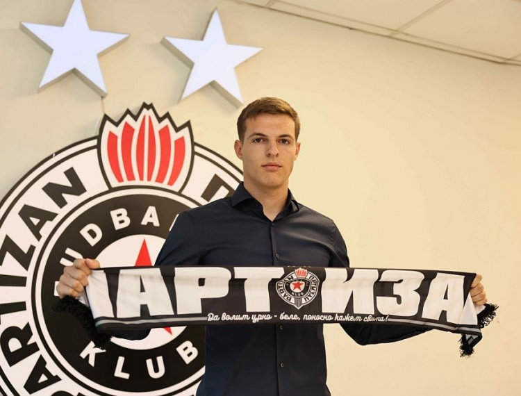 世界杯直播-意天空：米兰报价450万欧求购安德烈·科斯蒂奇，对方要价1200万