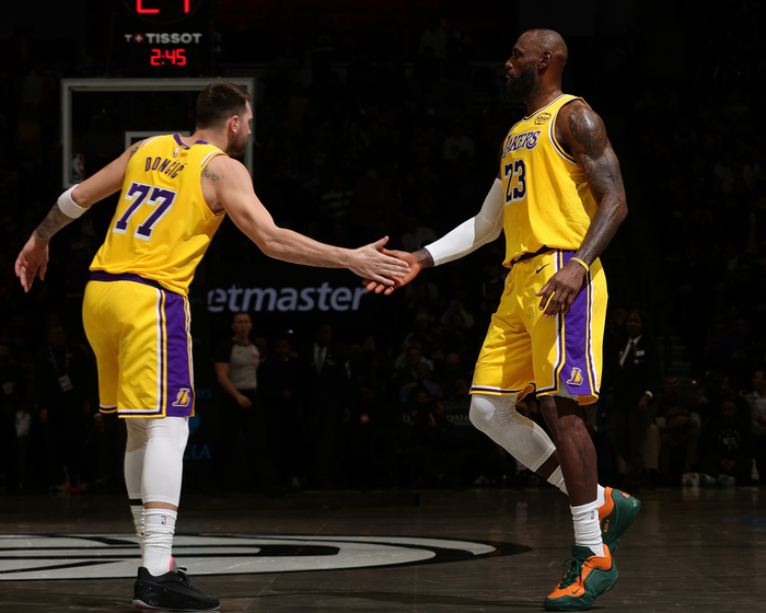 世界杯直播-东契奇和里夫斯的出色表现，詹姆斯如何评价？湖人重返前三在变强|掘金|NBA常规赛|奥斯汀·里夫斯|卢卡-东契奇|洛杉矶湖人队_新浪体育_新浪新闻